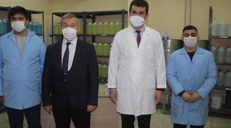 Öğretmen ve öğrenciler sıfır alkollü bitkisel dezenfektan üretti