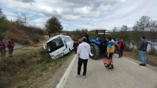 Osmaniye'de öğrencileri taşıyan otobüs devrildi