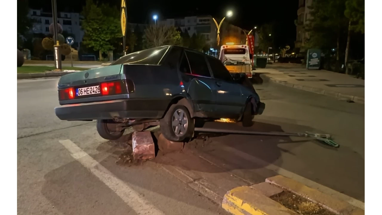 Otomobil refje kt, kazann ardndan aratan inip katlar