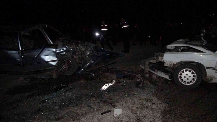 Otomobiller kafa kafaya arpt: 2 l, 5 yaral