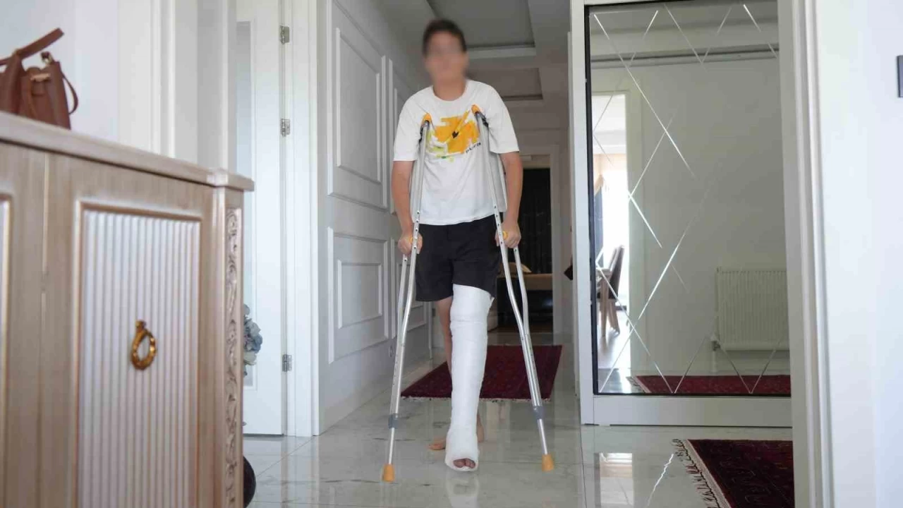 �zel okulda 'akran �iddeti' iddias�: ��rencinin aya�� k�r�ld�