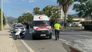 Sahte plakalı ambulansla kaçak sigara ticareti polise takıldı