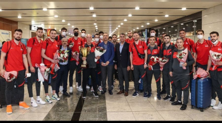 Şampiyonlar mutlu döndü