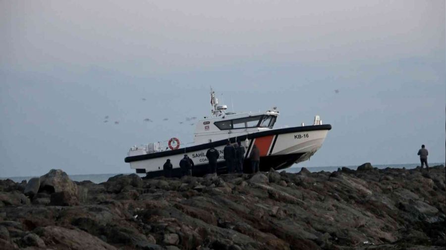 Samsun'da sahil güvenlik botu kayalıklara çarptı: 5 yaralı