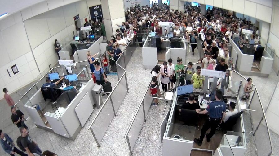 Sarp S�n�r Kap�s�nda rekor ge�i�