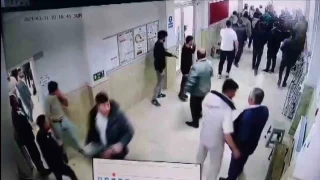 Seçim sandığı kırılarak oy pusulaları parçalanmıştı