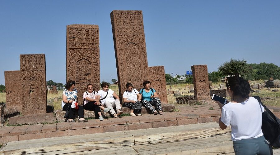 Seluklu Mezarl'nda ziyareti younluu