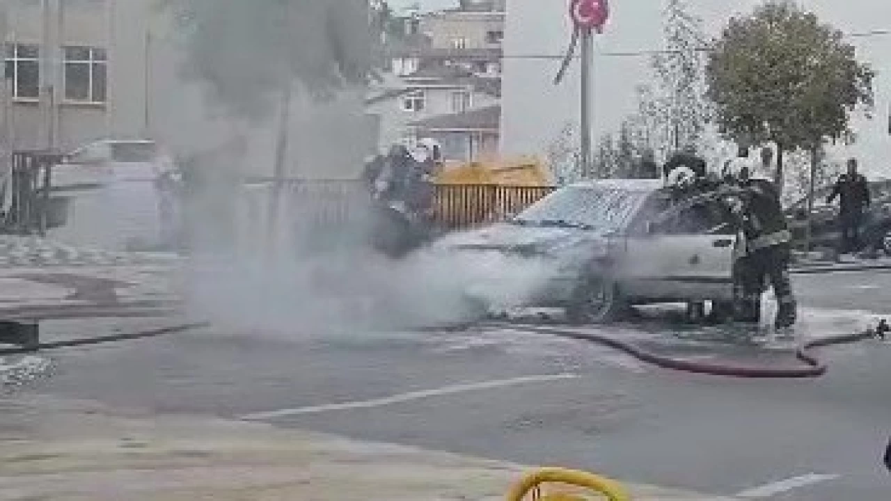 Seyir halindeki otomobilin motorunda yangın