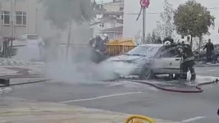 Seyir halindeki otomobilin motorunda yangn