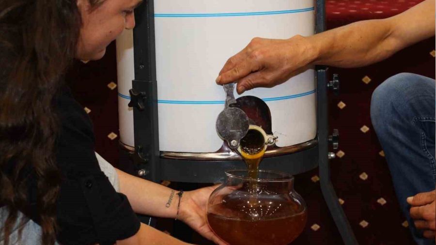 Sezonun ilk �am bal� 61 bin TL'ye sat�ld�