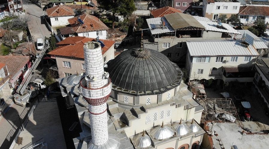 �iddetli r�zgar cami minaresinin k�lah�n� u�urdu