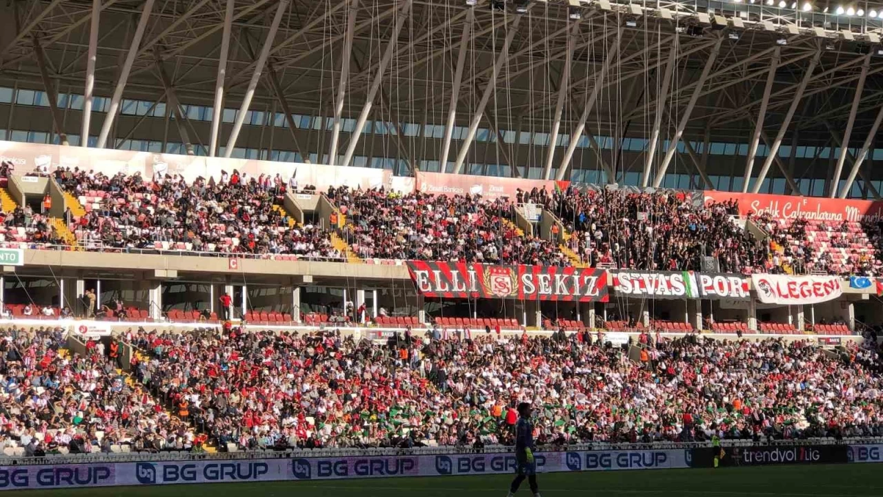 Sivas Stadyumu Gazze iin doldu