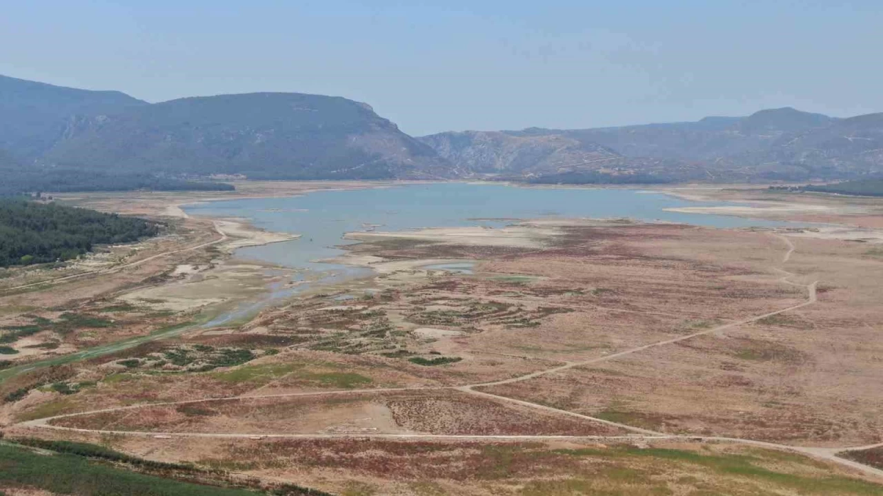 Tahtalı Barajı'nda ürküten manzara