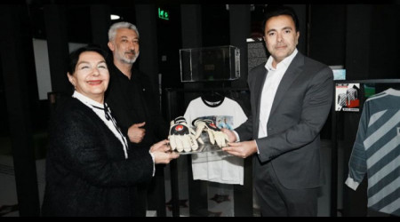 Tarihi maçtaki eldivenler Beşiktaş Müzesi'nde