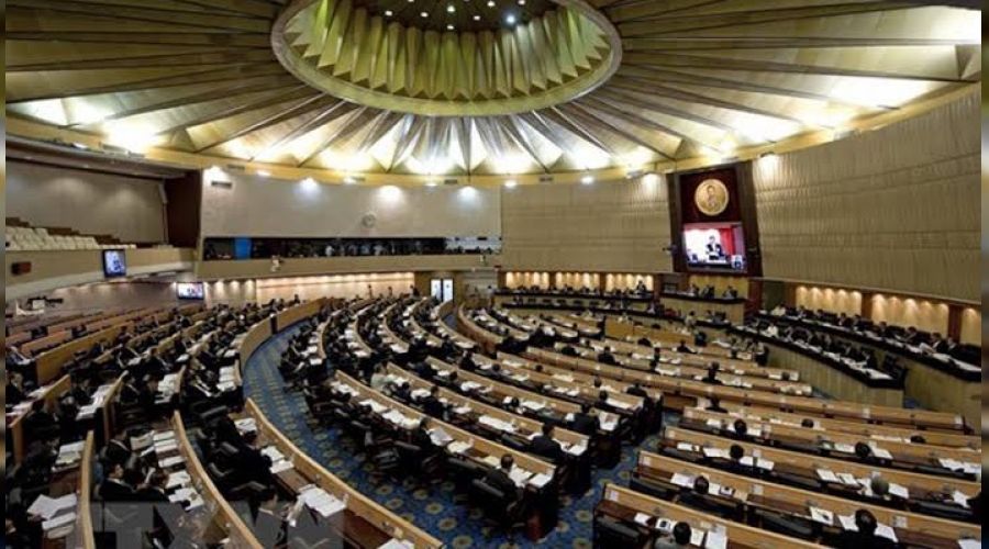 Tayland'da 3 bakan isyana teşvikten suçlu bulundu
