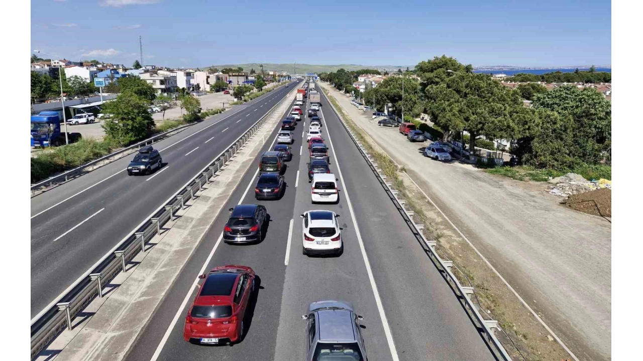Tekirdağ-İstanbul yolunda tatil dönüşü yoğunluğu