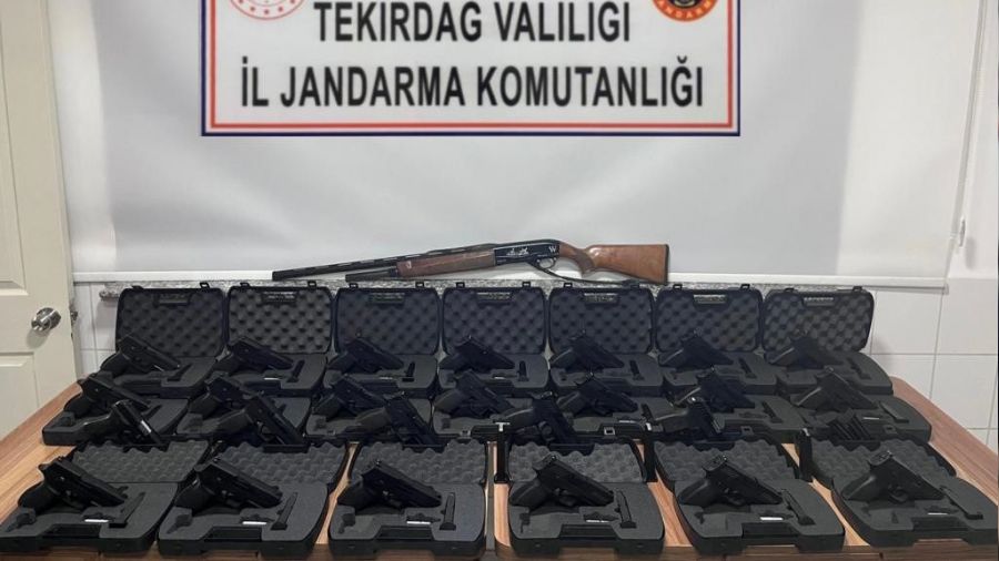 Tekirdağ'da bir adreste 26 silah ele geçirildi
