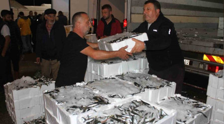 Tonlarca balık bir saatte tükeniyor