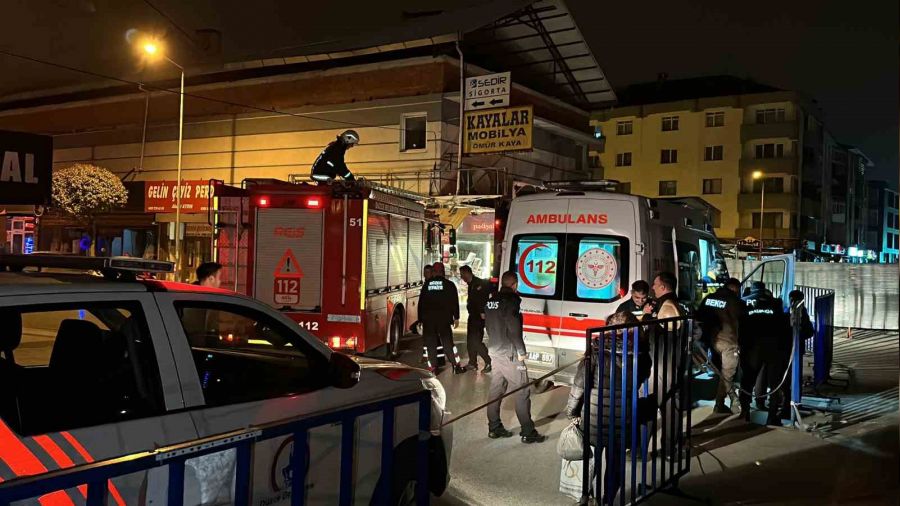 Topu dereye d���nce pe�inden atlad�, 12 ya��ndaki �ocu�u itfaiye kurtard�