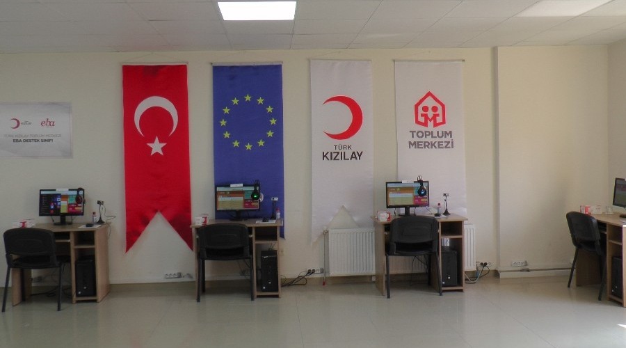 Türk Kızılay öğrencilerin uzaktan eğitimine yardımcı oluyor