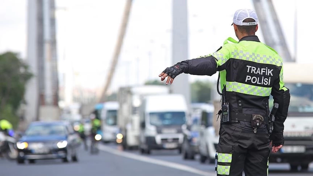 Usulsüz çakar kullanan sürücülere 96 bin TL trafik cezası uygulanacak