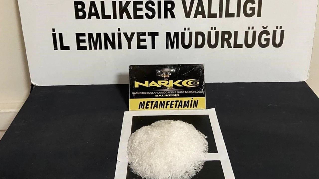Uyuşturucuları turşu bidonuna zulalamış
