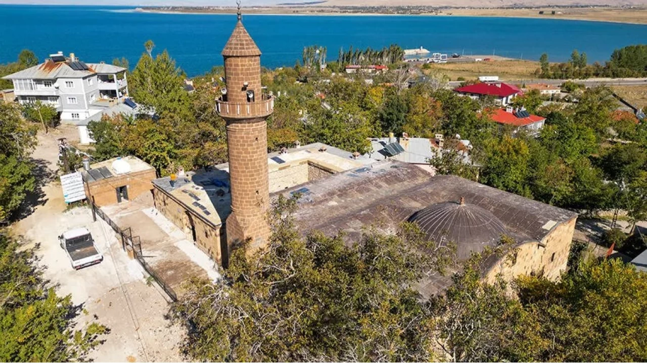 Van �zzettin �ir Medresesi