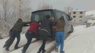 Van'da kar yağışı: Yüksek kesimlerde zorlu şartlar