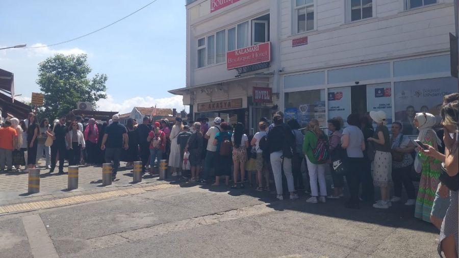 Vatanda�lar Adalar'a ak�n etti