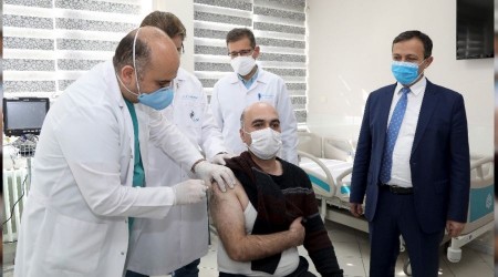 Yerli aşıda Faz-2 çalışmasının ilk dozu uygulanmaya başlandı