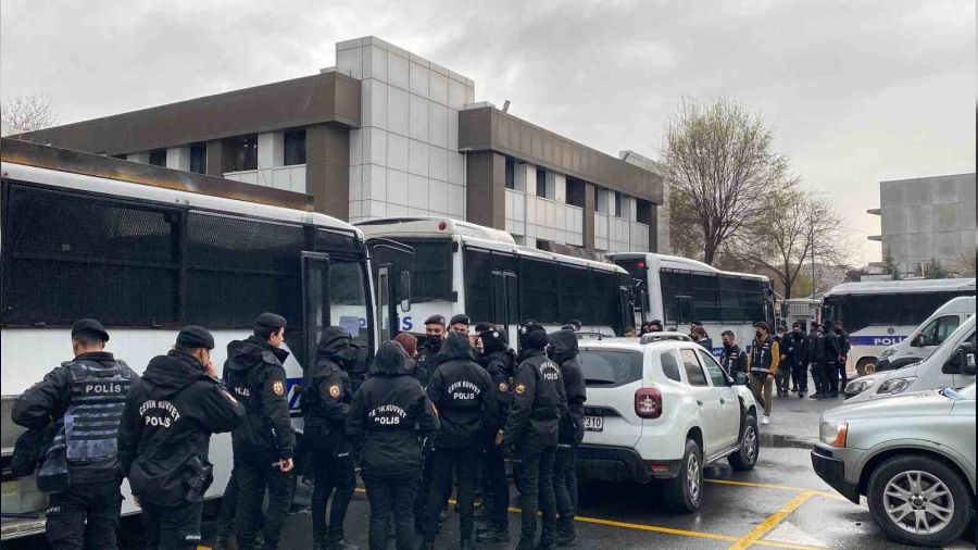 Yolsuzluk her yerde... 3 ilde tapuda rvet operasyonu: 79 gzalt