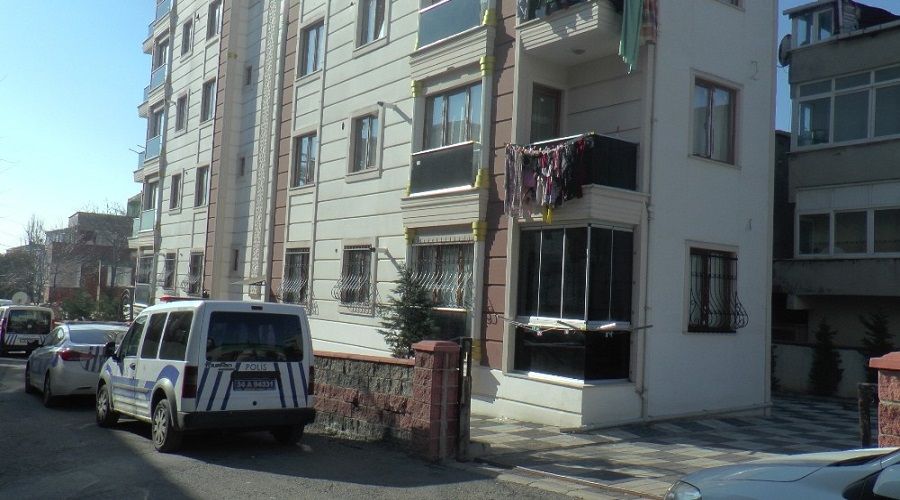 16 ya��ndaki gen� k�z kendisini silah ile vurdu