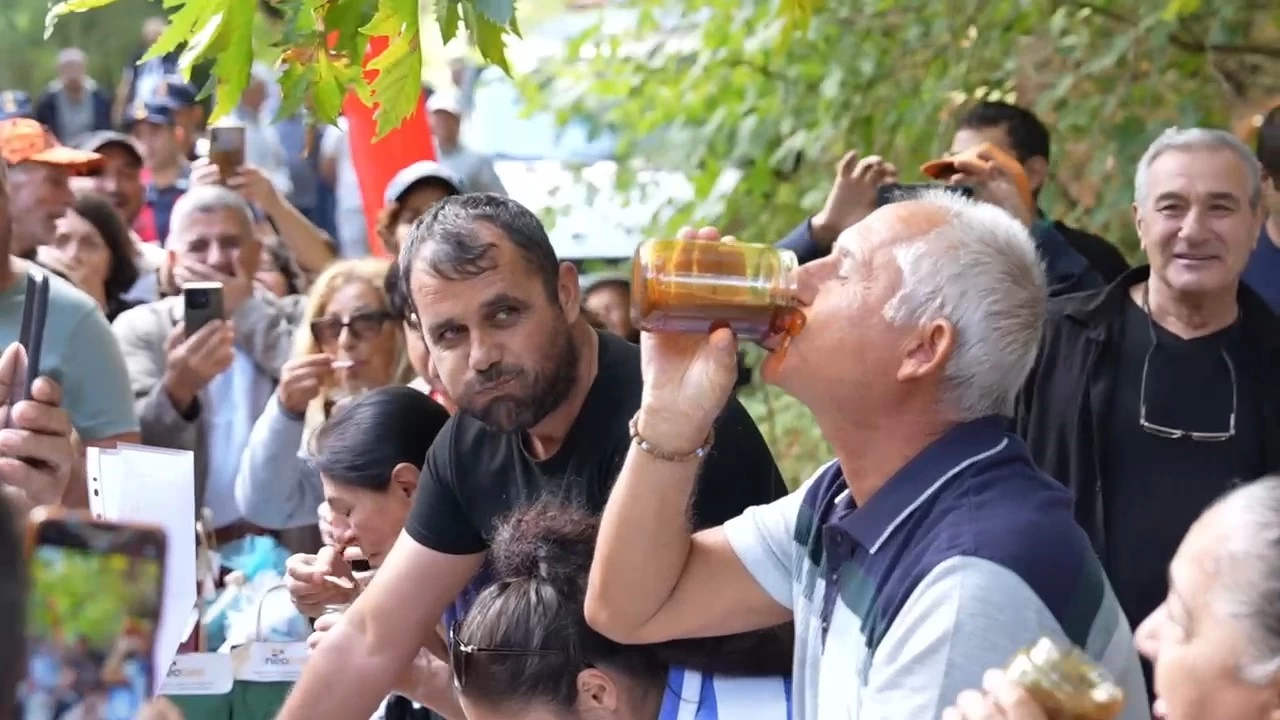 2 dakikada 1 kilogram bal yedi