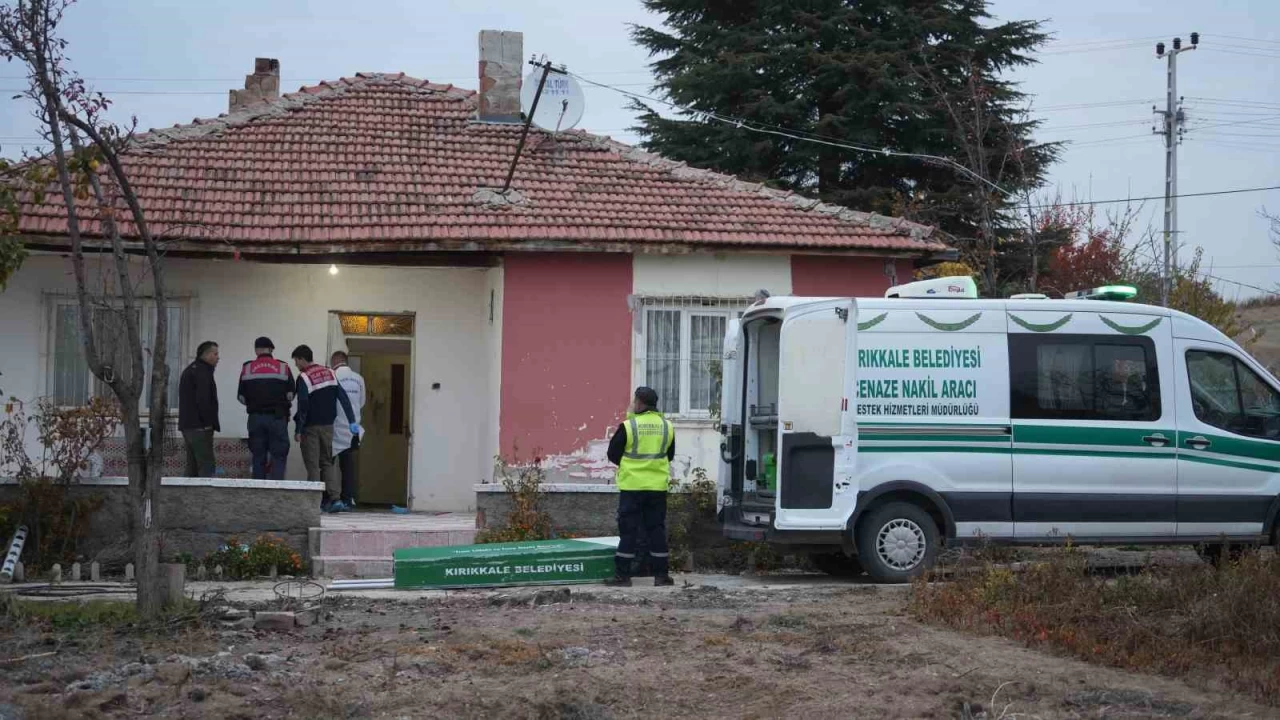 36 ya��ndaki �ah�s eni�tesini �ld�rd�, annesini a��r yaralad�