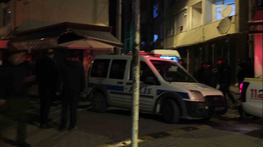 54 yaşındaki şahsı başından ve kasıklarından vurdular