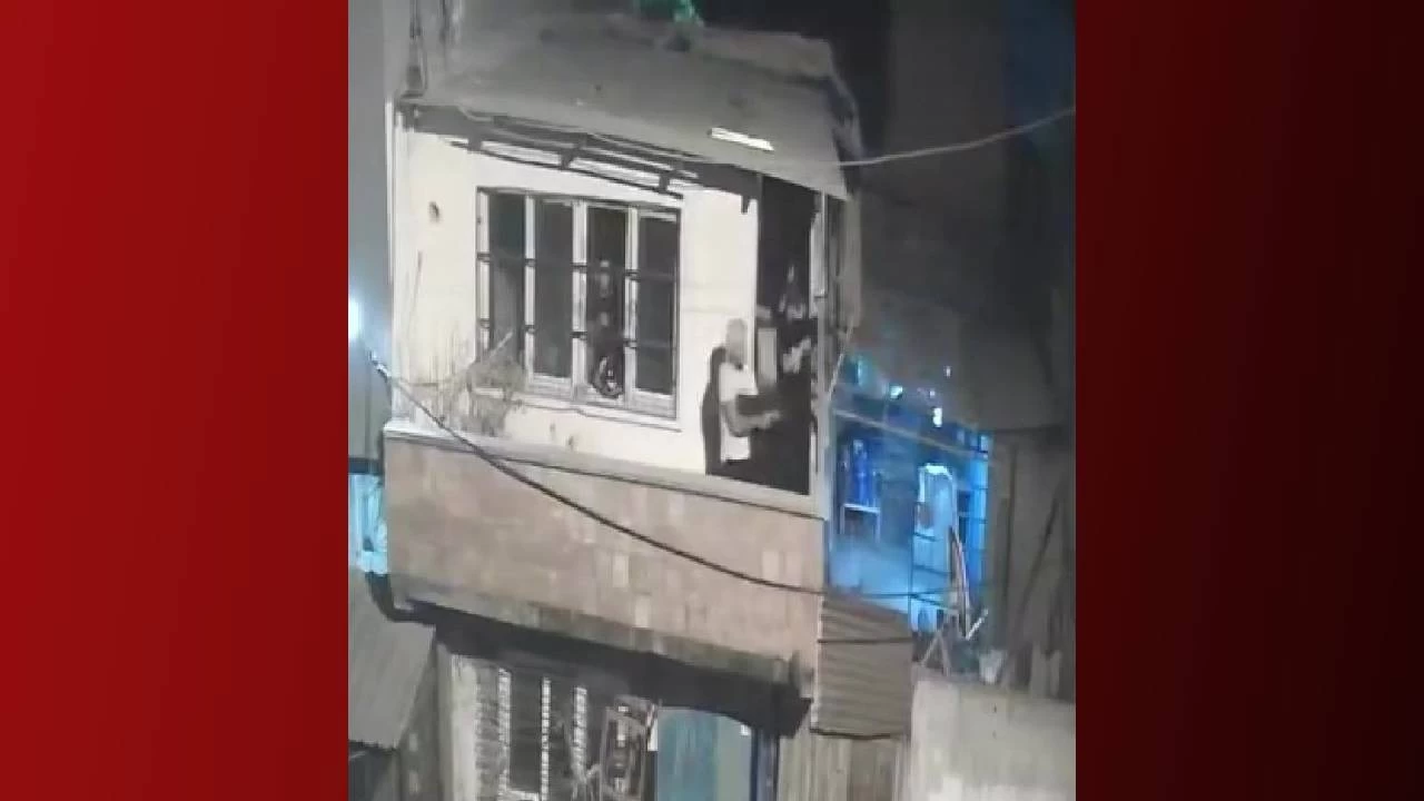 Adana'da balkondan balkona silahlı çatışma