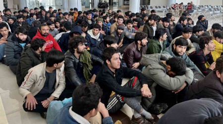 Ağrı'da 138 Afgan göçmen sınır dışı edildi