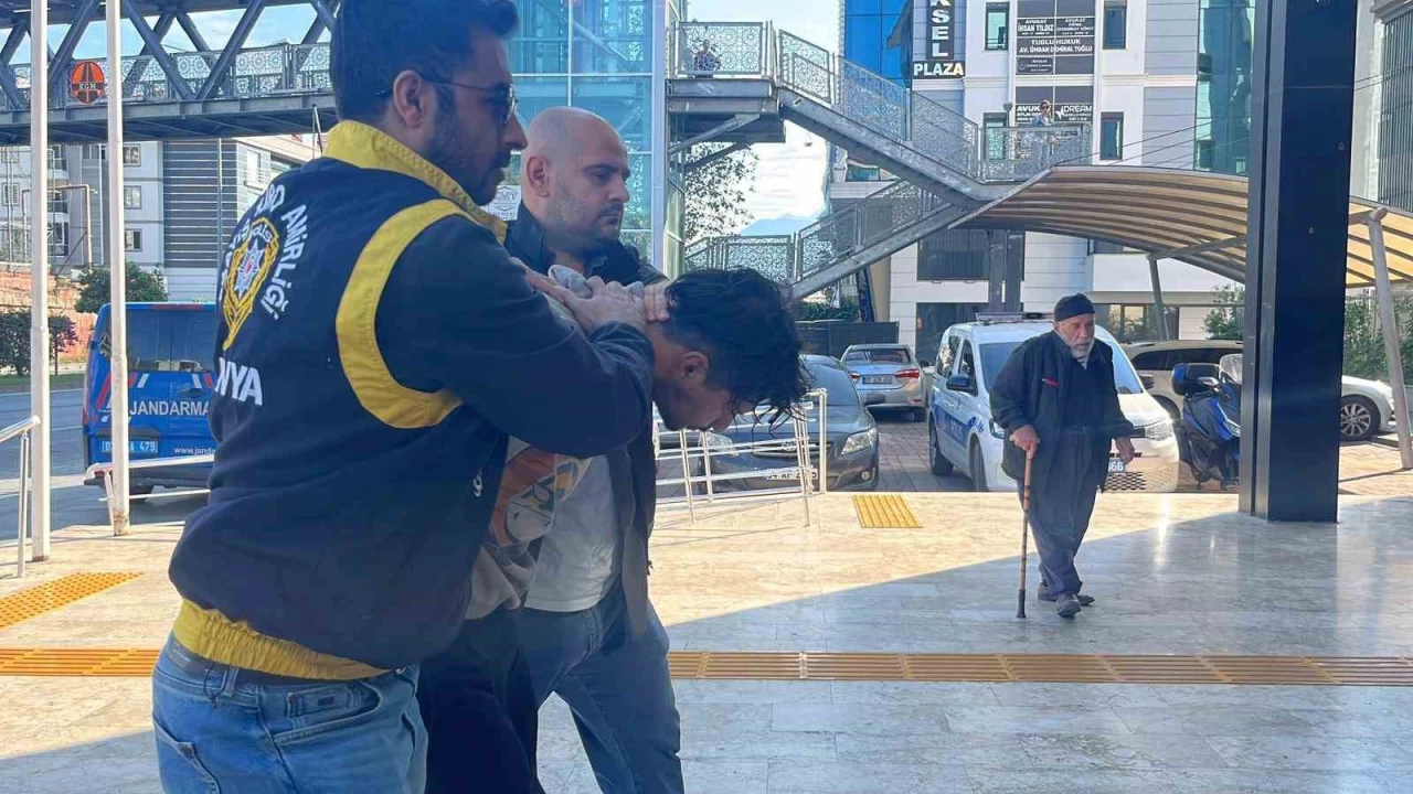 Alanya'da sokakta bir kadına yumruk atan şahıs tutuklandı