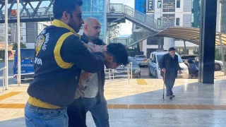 Alanya'da sokakta bir kadna yumruk atan ahs tutukland