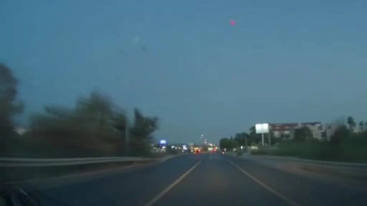 Antalya'da karayolunu sava alanna eviren feci kaza: 2 l