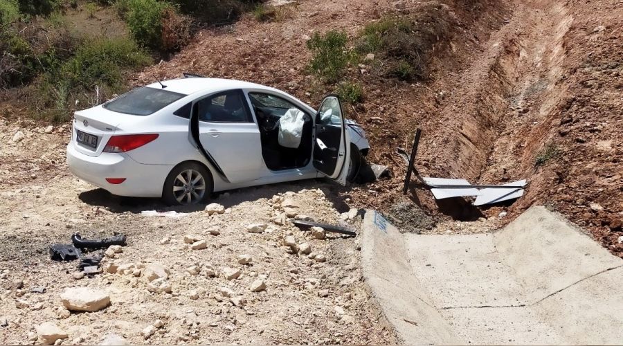Antalya'da otomobil takla att�