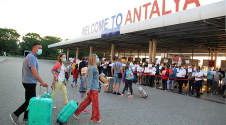 Antalya'ya Rus turist akını başladı