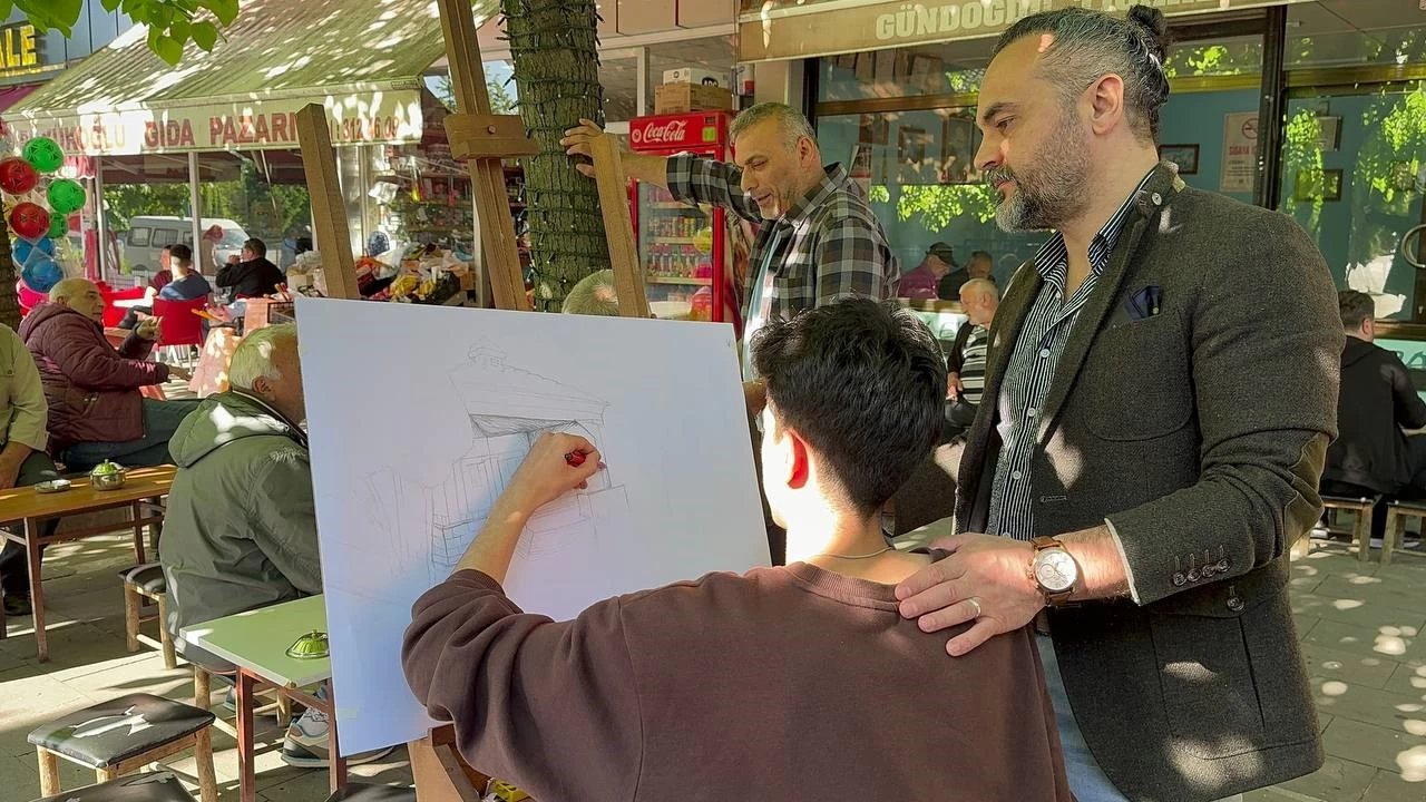 Artvin'de üniversite öğrencileri sanatı halkla buluşturuyor