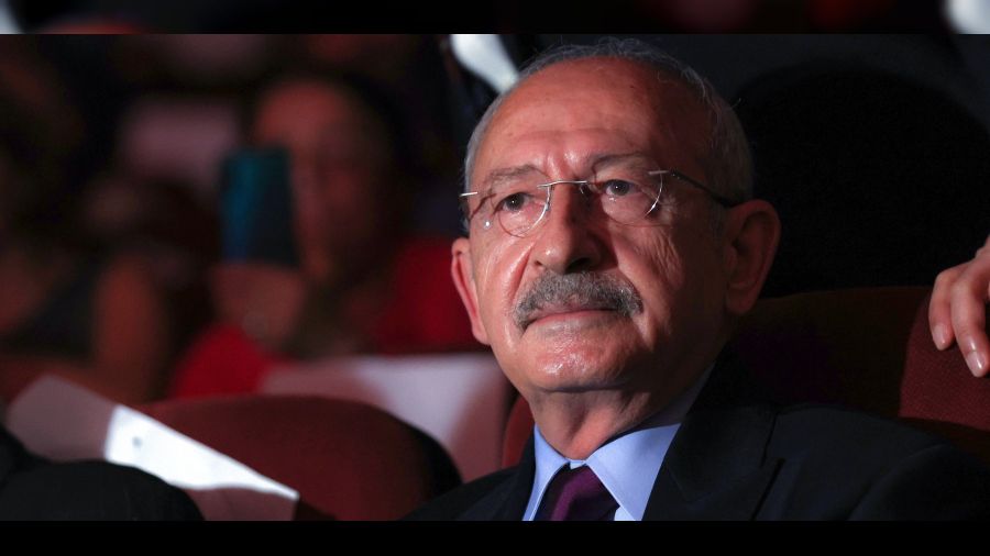 'Aslında hepimiz yarı açık bir cezaevindeyiz'