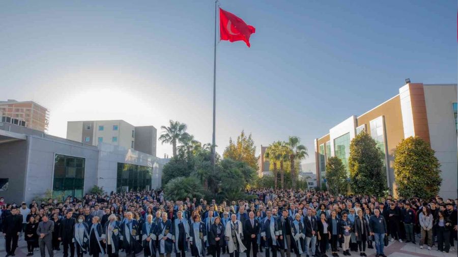 'Atatürk kendi rızasıyla kendi gücünü azaltan bir lider'