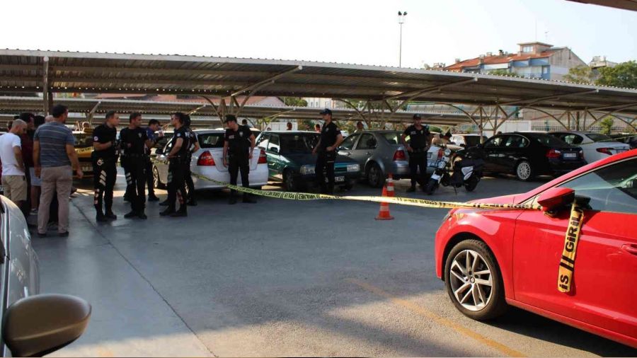 AVM'de silahlı kavga: 2 yaralı