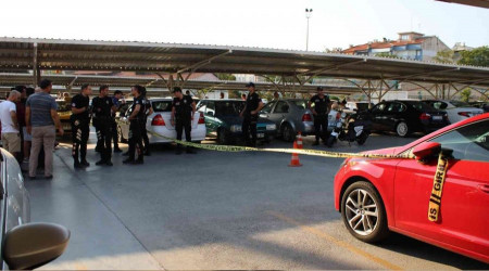 AVM'de silahlı kavga: 2 yaralı