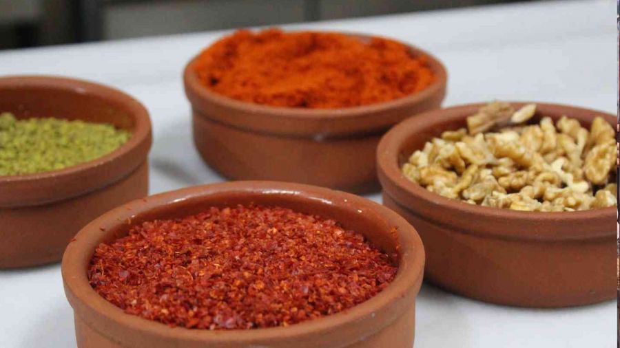 Baharat ve kuru yemi�lerde zehir sa�an madde kansere davetiye ��kar�yor