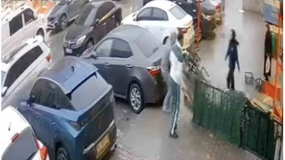 Ba�ak�ehir'de market �n�nde palet h�rs�zl���