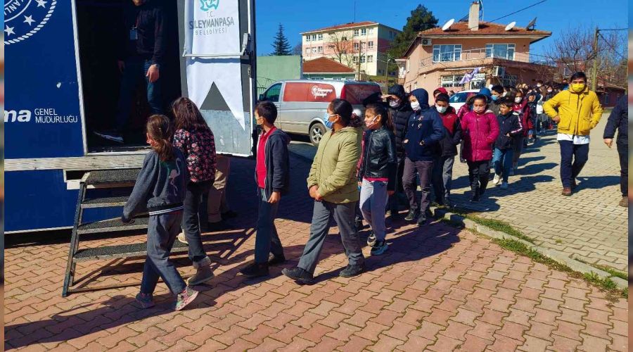 Beyaz perde tra tand, sinema ky ocuklarnn ayana gidiyor